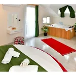 With Private Pool For 6 People In Oeluedeniz Villa
