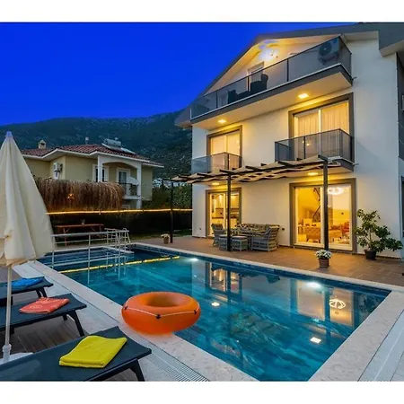 With Private Pool For 6 People In Oeluedeniz Villa Fethiye