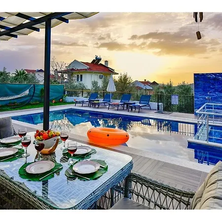Вилла With Private Pool For 6 People In Oeluedeniz *