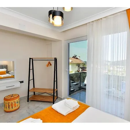 Вилла With Private Pool For 6 People In Oeluedeniz
