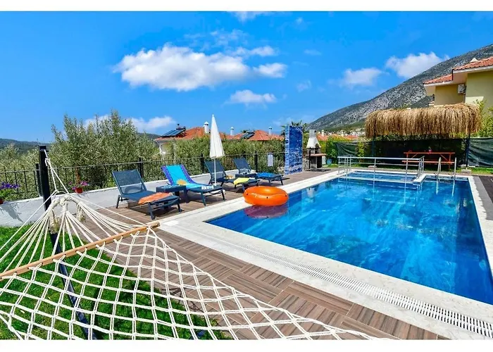 With Private Pool For 6 People In Oeluedeniz Villa