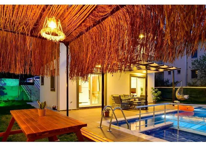 With Private Pool For 6 People In Oeluedeniz *