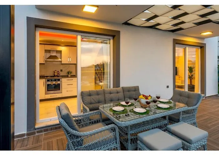 With Private Pool For 6 People In Oeluedeniz Villa *