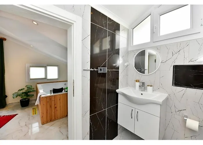 With Private Pool For 6 People In Oeluedeniz *