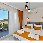 With Private Pool For 6 People In Oeluedeniz * Fethiye