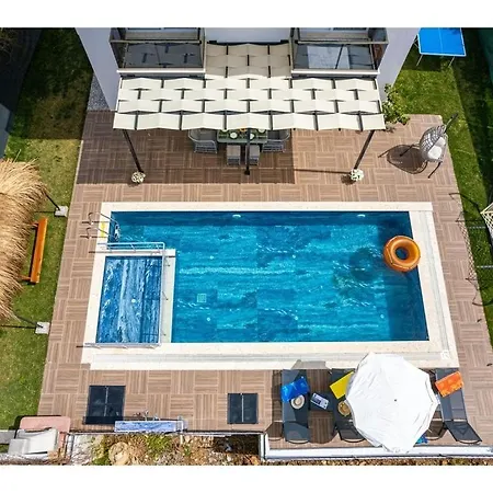 Villa With Private Pool For 6 People In Oeluedeniz *