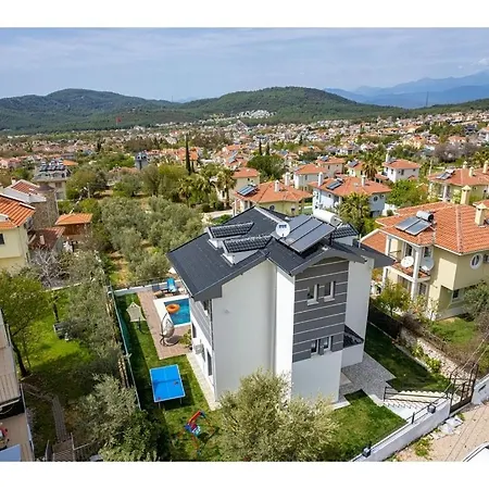 With Private Pool For 6 People In Oeluedeniz فيلة