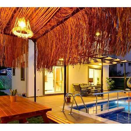 With Private Pool For 6 People In Oeluedeniz *
