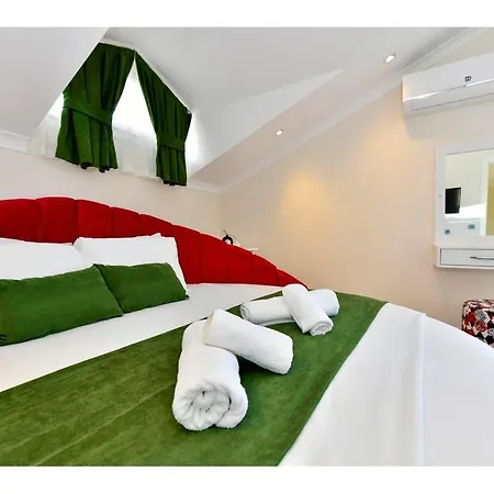 Villa With Private Pool For 6 People In Oeluedeniz *