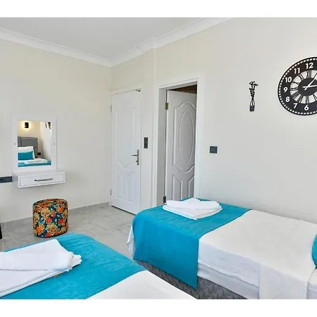 With Private Pool For 6 People In Oeluedeniz ヴィラ *