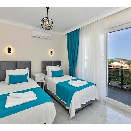 With Private Pool For 6 People In Oeluedeniz フェティエ