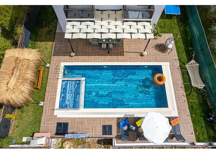 Vila With Private Pool For 6 People In Oeluedeniz *