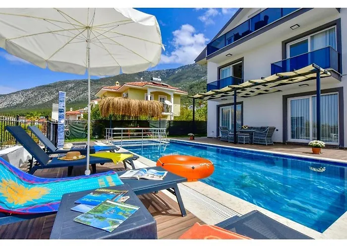 With Private Pool For 6 People In Oeluedeniz Vila Fethiye