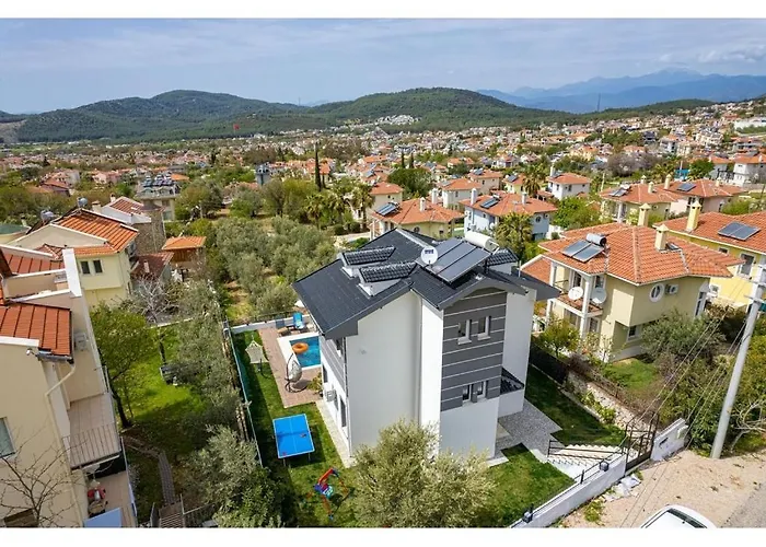 With Private Pool For 6 People In Oeluedeniz Vila