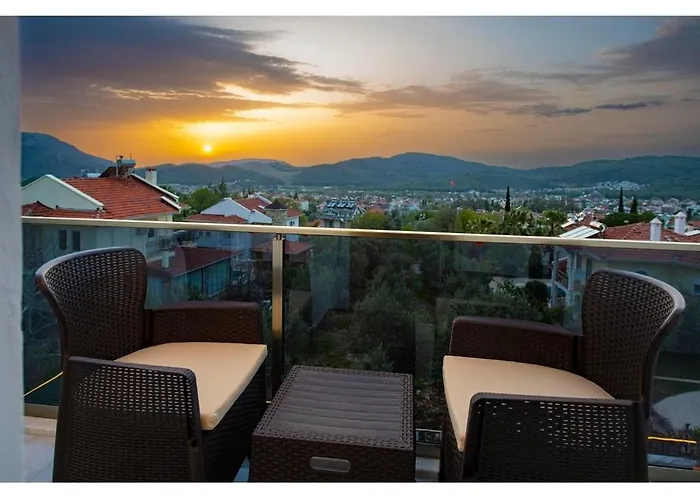 فيلة With Private Pool For 6 People In Oeluedeniz