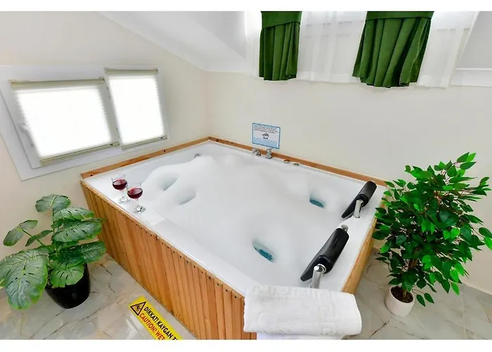 With Private Pool For 6 People In Oeluedeniz فيلة فتحية